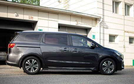 KIA Carnival III, 2018 год, 2 650 000 рублей, 4 фотография