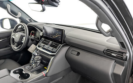 Toyota Land Cruiser, 2024 год, 15 700 000 рублей, 9 фотография