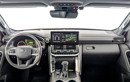 Toyota Land Cruiser, 2024 год, 15 700 000 рублей, 10 фотография