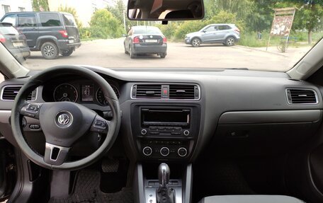 Volkswagen Jetta VI, 2012 год, 930 000 рублей, 3 фотография