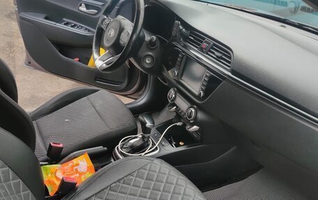 KIA Rio IV, 2018 год, 1 300 000 рублей, 8 фотография