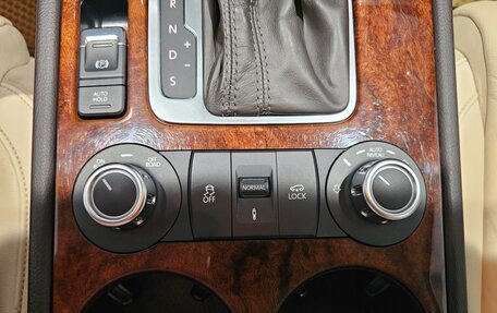Volkswagen Touareg III, 2012 год, 1 939 000 рублей, 12 фотография
