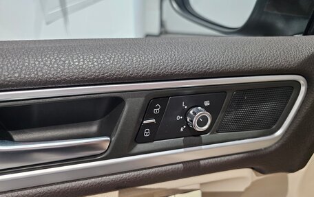 Volkswagen Touareg III, 2012 год, 1 939 000 рублей, 16 фотография