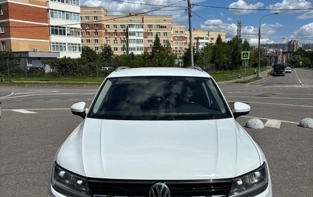 Volkswagen Tiguan II, 2018 год, 2 450 000 рублей, 2 фотография