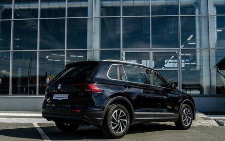 Volkswagen Tiguan II, 2019 год, 2 450 000 рублей, 2 фотография