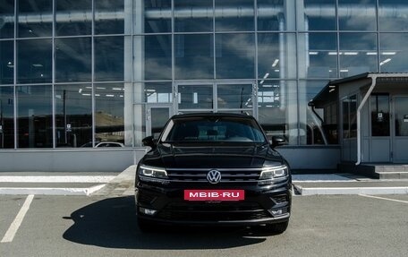 Volkswagen Tiguan II, 2019 год, 2 450 000 рублей, 3 фотография