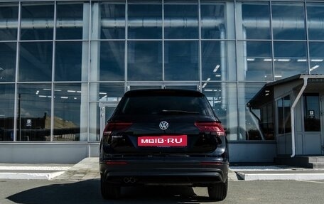 Volkswagen Tiguan II, 2019 год, 2 450 000 рублей, 4 фотография