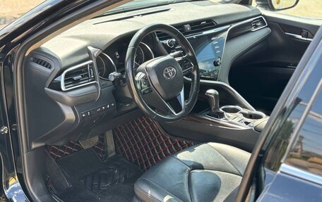 Toyota Camry, 2018 год, 2 850 000 рублей, 7 фотография