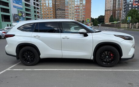 Toyota Highlander, 2021 год, 5 500 000 рублей, 2 фотография