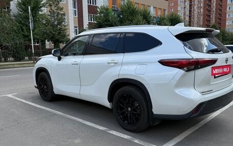 Toyota Highlander, 2021 год, 5 500 000 рублей, 4 фотография
