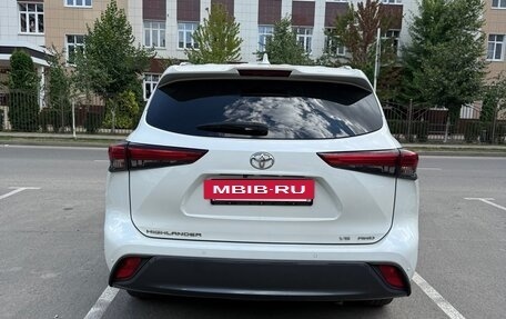 Toyota Highlander, 2021 год, 5 500 000 рублей, 3 фотография