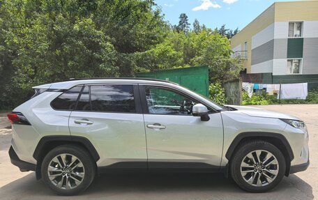 Toyota RAV4, 2021 год, 3 600 000 рублей, 3 фотография