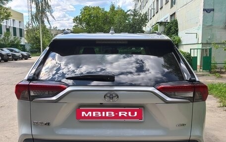 Toyota RAV4, 2021 год, 3 600 000 рублей, 4 фотография