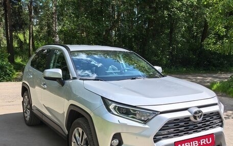 Toyota RAV4, 2021 год, 3 600 000 рублей, 2 фотография
