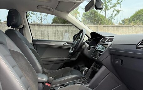 Volkswagen Tiguan II, 2021 год, 2 577 000 рублей, 10 фотография