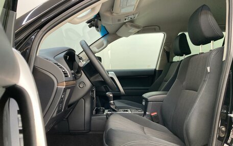 Toyota Land Cruiser Prado 150 рестайлинг 2, 2021 год, 7 500 000 рублей, 13 фотография
