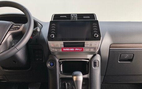 Toyota Land Cruiser Prado 150 рестайлинг 2, 2021 год, 7 500 000 рублей, 11 фотография
