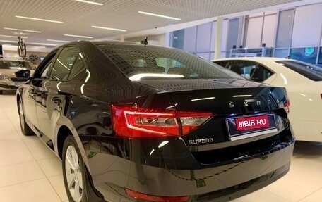 Skoda Superb III рестайлинг, 2025 год, 3 400 000 рублей, 2 фотография