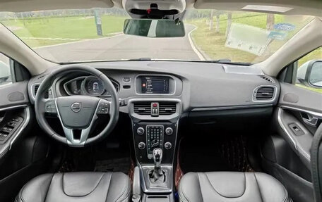 Volvo V40 II рестайлинг, 2019 год, 1 740 111 рублей, 7 фотография