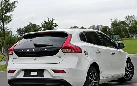 Volvo V40 II рестайлинг, 2019 год, 1 740 111 рублей, 4 фотография
