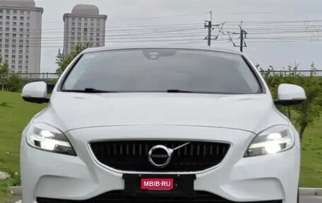 Volvo V40 II рестайлинг, 2019 год, 1 740 111 рублей, 2 фотография