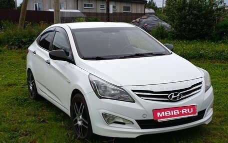 Hyundai Solaris II рестайлинг, 2015 год, 820 000 рублей, 2 фотография