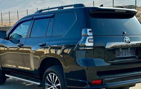 Toyota Land Cruiser Prado 150 рестайлинг 2, 2023 год, 8 500 000 рублей, 6 фотография