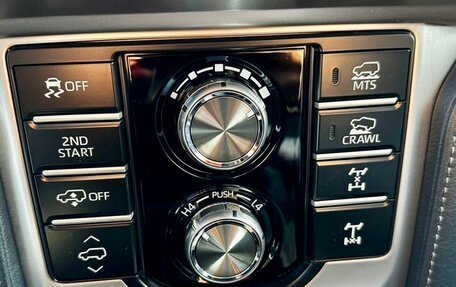 Toyota Land Cruiser Prado 150 рестайлинг 2, 2023 год, 8 500 000 рублей, 19 фотография