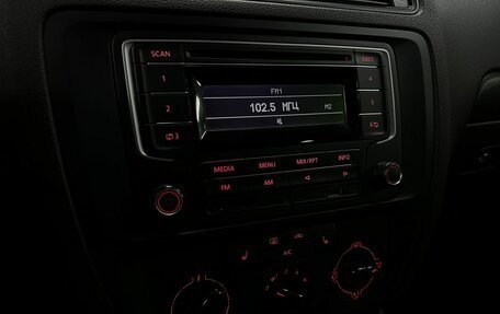 Volkswagen Jetta VI, 2015 год, 943 000 рублей, 12 фотография