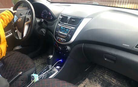 Hyundai Solaris II рестайлинг, 2012 год, 720 000 рублей, 5 фотография