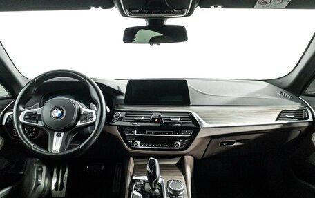BMW 5 серия, 2019 год, 3 990 000 рублей, 13 фотография