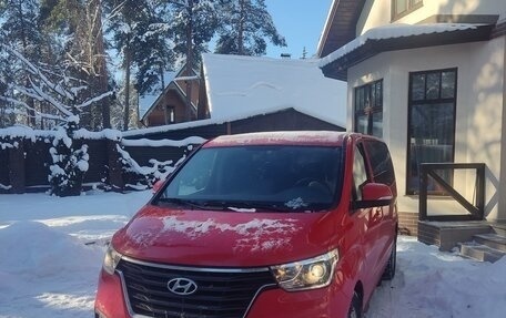 Hyundai H-1 II рестайлинг, 2018 год, 3 500 000 рублей, 10 фотография
