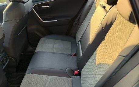 Toyota RAV4, 2024 год, 4 295 000 рублей, 14 фотография
