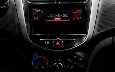 Hyundai Solaris II рестайлинг, 2015 год, 780 000 рублей, 14 фотография