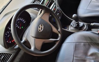 Hyundai Solaris II рестайлинг, 2015 год, 390 000 рублей, 1 фотография