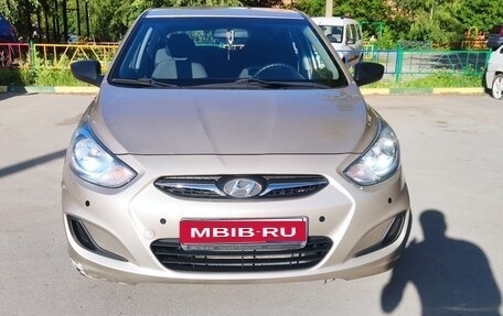 Hyundai Solaris II рестайлинг, 2011 год, 800 000 рублей, 1 фотография