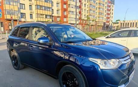 Mitsubishi Outlander III рестайлинг 3, 2014 год, 1 350 000 рублей, 3 фотография