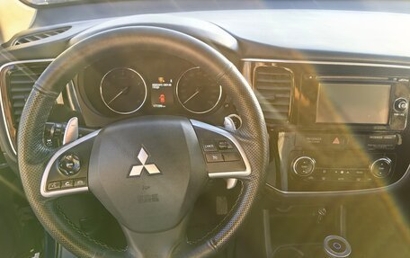 Mitsubishi Outlander III рестайлинг 3, 2014 год, 1 350 000 рублей, 11 фотография