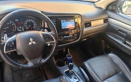 Mitsubishi Outlander III рестайлинг 3, 2014 год, 1 350 000 рублей, 12 фотография