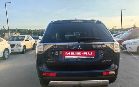 Mitsubishi Outlander III рестайлинг 3, 2014 год, 1 350 000 рублей, 7 фотография