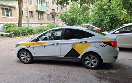 Hyundai Solaris II рестайлинг, 2015 год, 390 000 рублей, 5 фотография
