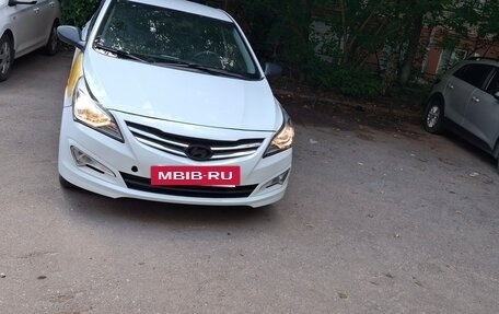 Hyundai Solaris II рестайлинг, 2015 год, 390 000 рублей, 9 фотография