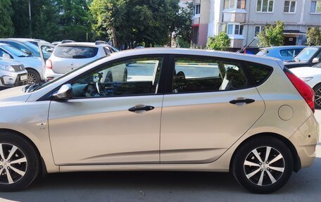Hyundai Solaris II рестайлинг, 2011 год, 800 000 рублей, 4 фотография