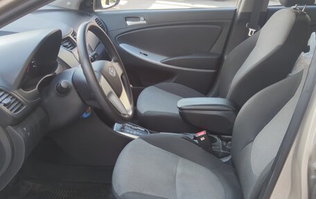 Hyundai Solaris II рестайлинг, 2011 год, 800 000 рублей, 12 фотография