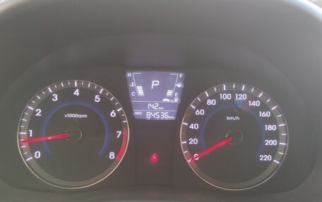 Hyundai Solaris II рестайлинг, 2011 год, 800 000 рублей, 9 фотография