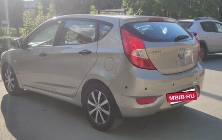 Hyundai Solaris II рестайлинг, 2011 год, 800 000 рублей, 8 фотография