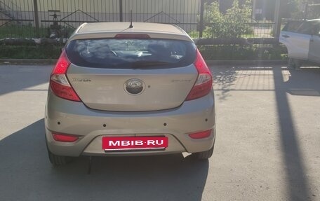Hyundai Solaris II рестайлинг, 2011 год, 800 000 рублей, 7 фотография