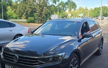 Volkswagen Passat B8 рестайлинг, 2019 год, 2 800 000 рублей, 4 фотография