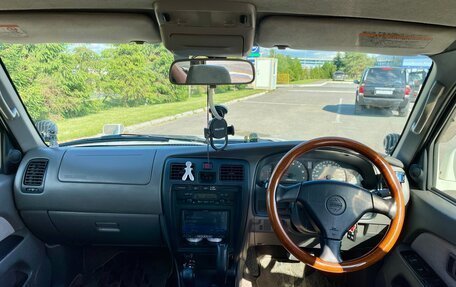 Toyota Hilux Surf III рестайлинг, 2001 год, 1 920 000 рублей, 23 фотография