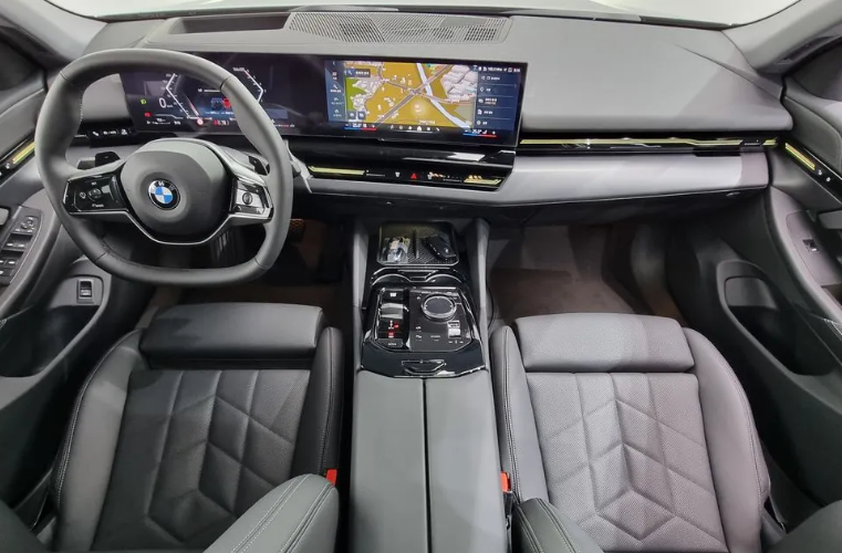 BMW 5 серия G30, 2023 год, 6 055 000 рублей, 7 фотография
